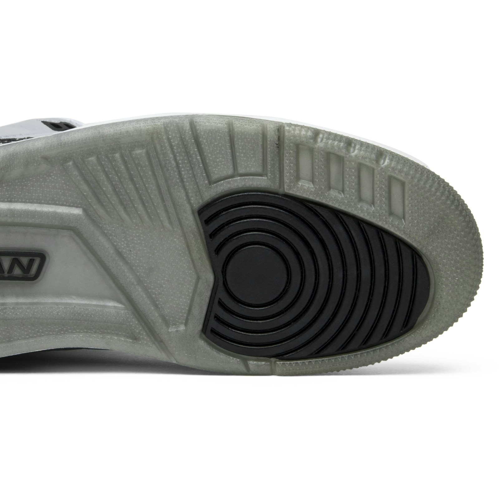 air_jordan_3_retro__wolf_grey__136064_004_4_90504.jpeg