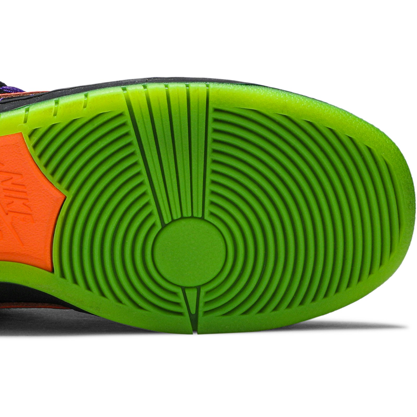 nike_sb_dunk_low__night_of_mischief__bq6817_006_4_84442.jpeg