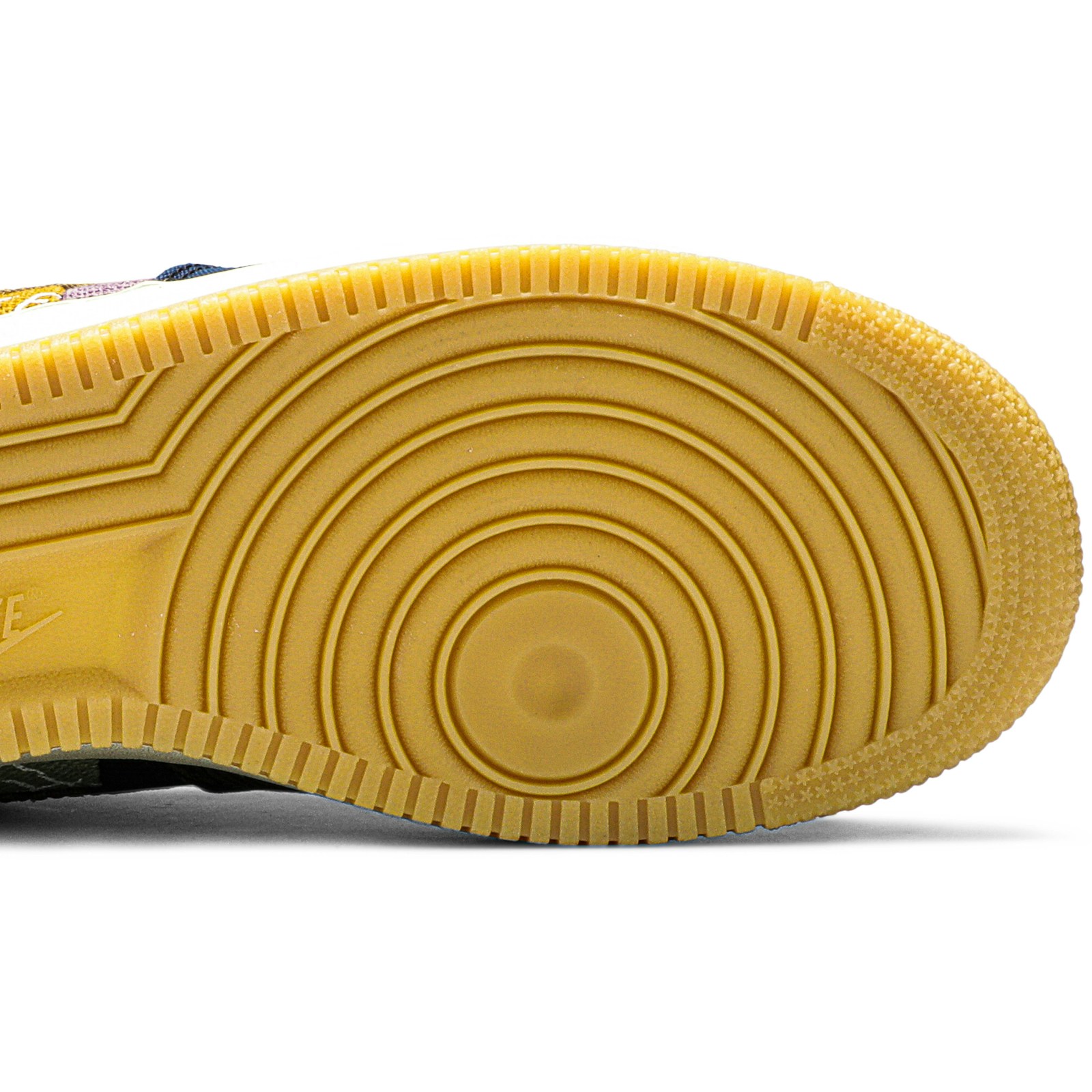 travis_scott_x_nike_air_force_1_low__cactus_jack___4_66953.jpeg